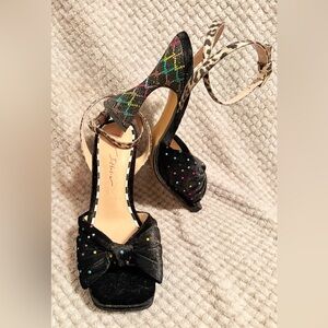 Betsey Johnson Black Mixed Media Heels
